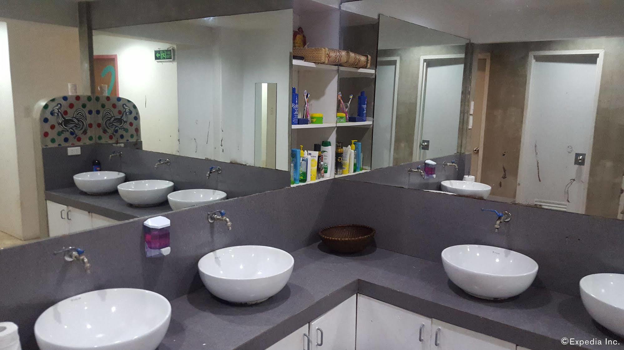 Mnl Boutique Hostel マカティ エクステリア 写真